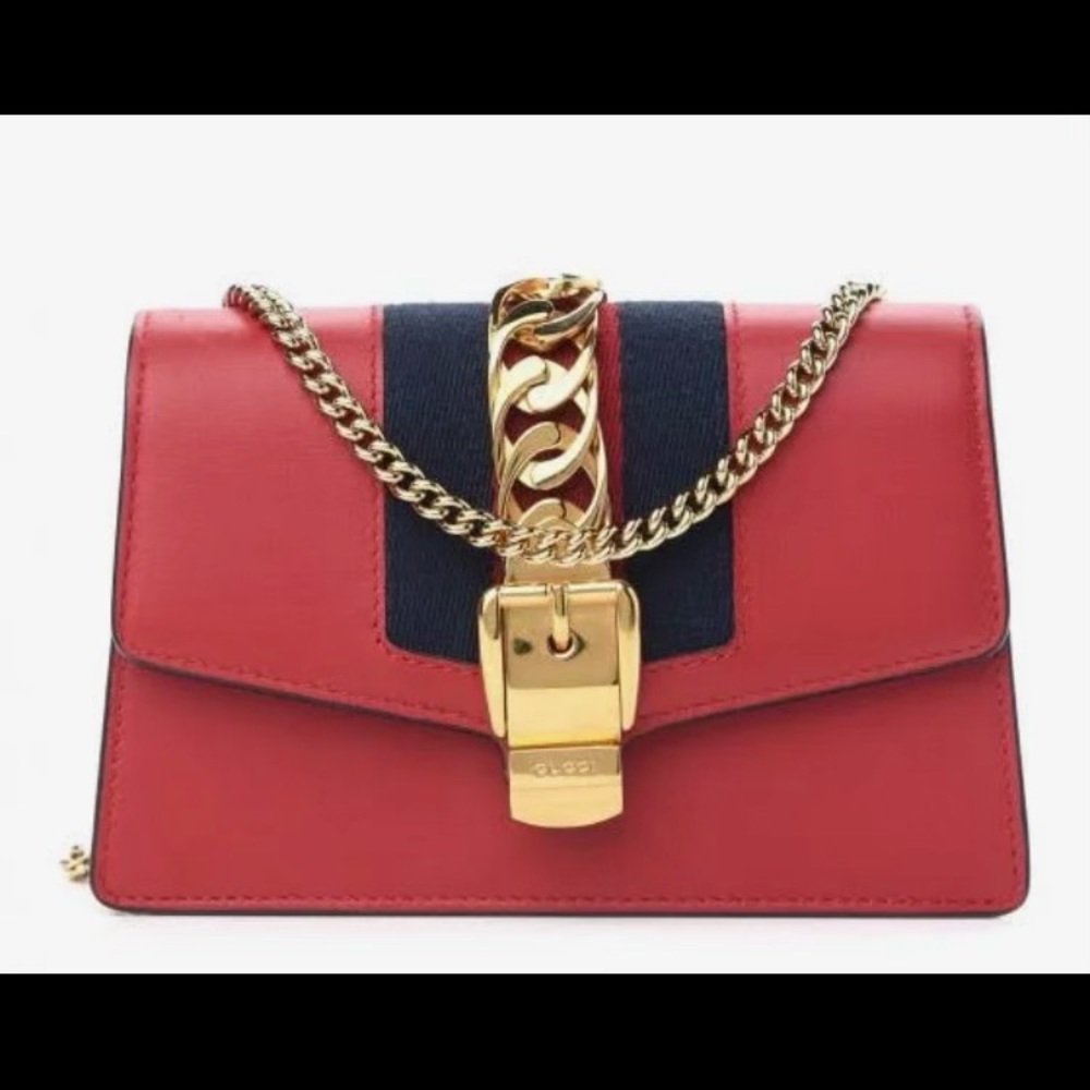 Gucci 
Super mini Sylvia chain bag